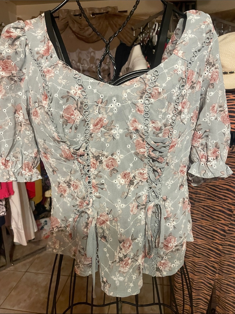 Floral Lace-Up Puff Sleeve Top in Gray